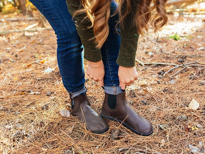flexible leather brown chelsea boot