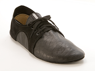 RunAmoc DASH in smooth black leather with black suede back