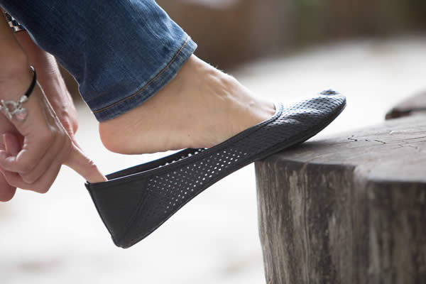 16 Best Slippers for Arch Support, Podiatrist-Approved 2023
